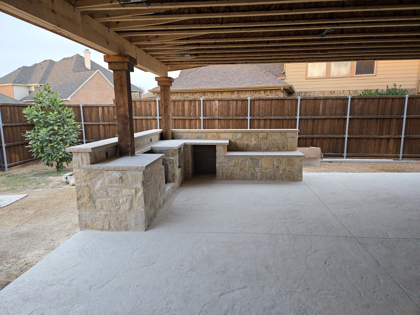 Stone Outdoor Kitchen & Bar